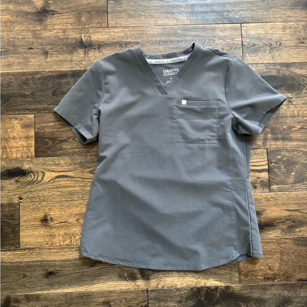Fabletics Vital 1-Pocket Scrub Top